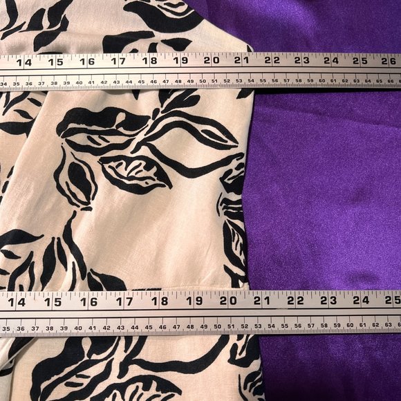 White and Black V-Neck Sundress - Picture 12 of 16